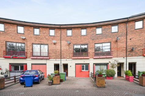 Plover Way, London, SE16