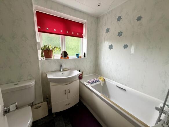4 bed Detached for sale Image 12