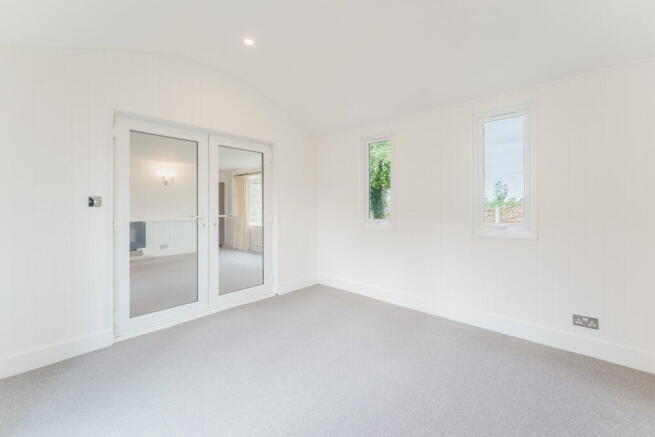 4 bed Detached for sale Image 8