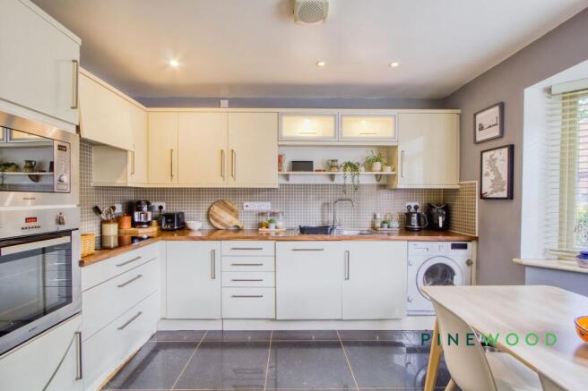 KITCHEN / DINER