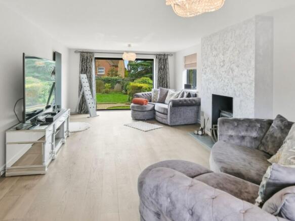 5 bed Detached for sale Image 6