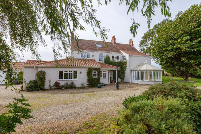 5 bed Detached for sale Image 5