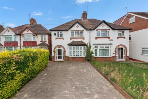 The Crossways, Heston
