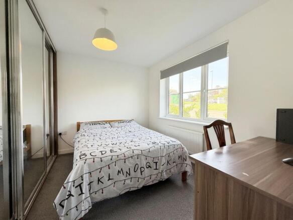 5 bed Detached for sale Image 8