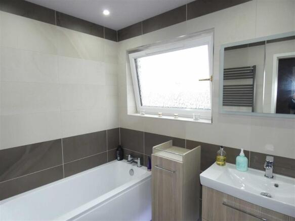 MODERN BATHROOM