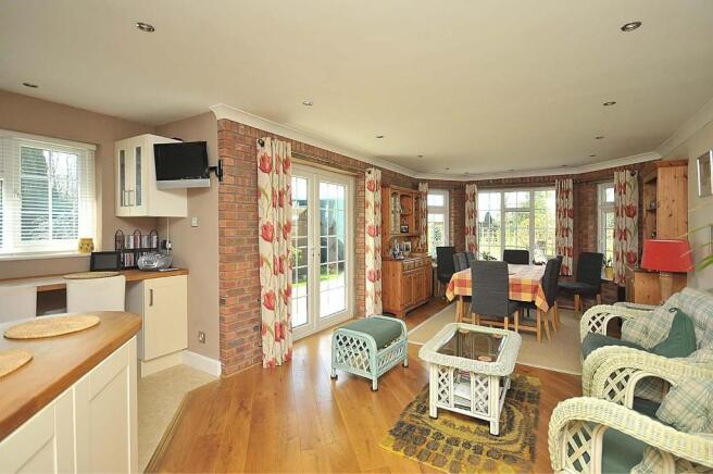 Kitchen/Breakfast Rm