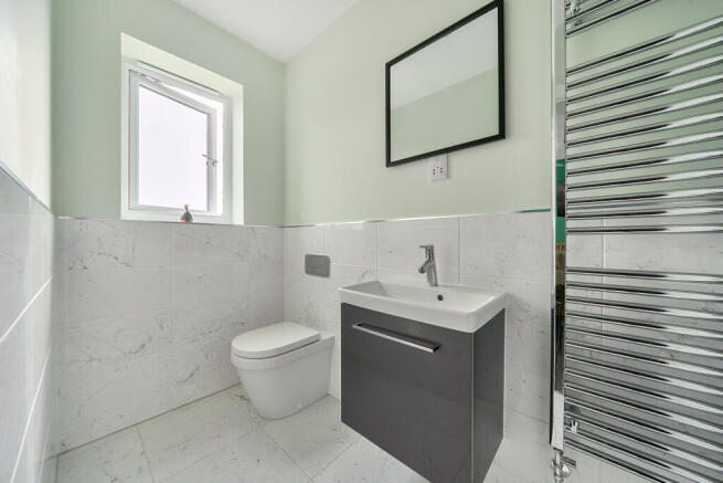 5 bed Detached for sale Image 12