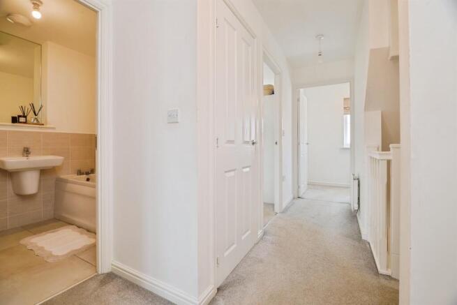 4 bed Semi-Detached for sale Image 8