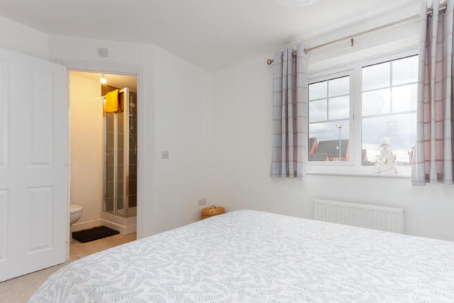 Master Bedroom Pic1