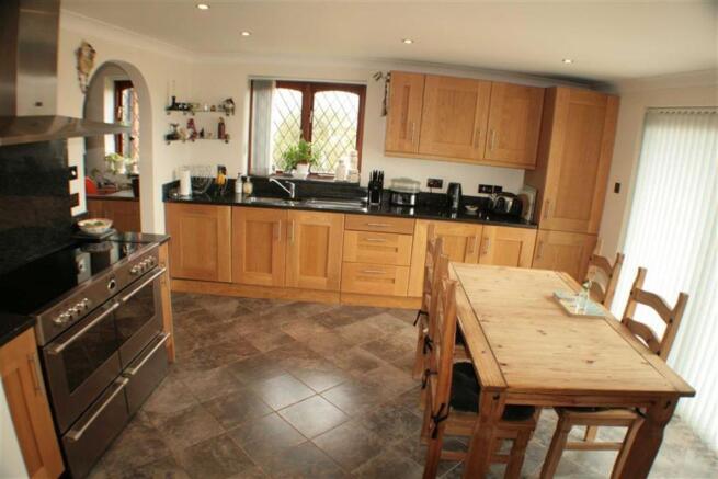 BREAKFAST KITCHEN: