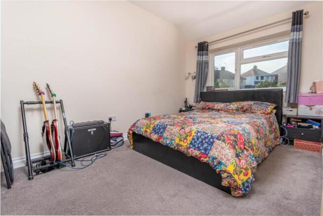 Large rear bedroom pic 1.jpg