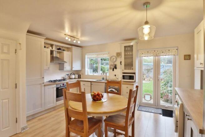 Kitchen/Dining...