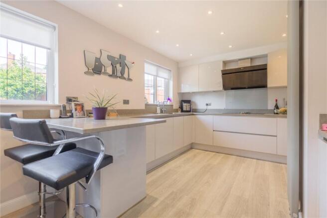 4 bed Detached for sale Image 8