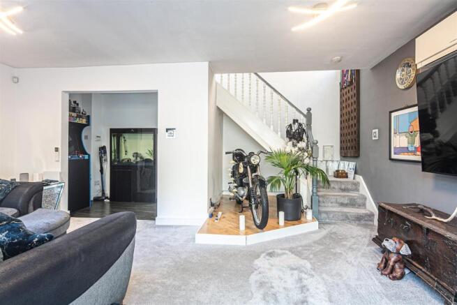 4 bed Detached for sale Image 6