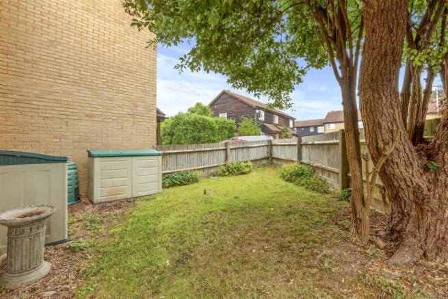 64 Lansdowne Way, HP11 1TN-8.jpg