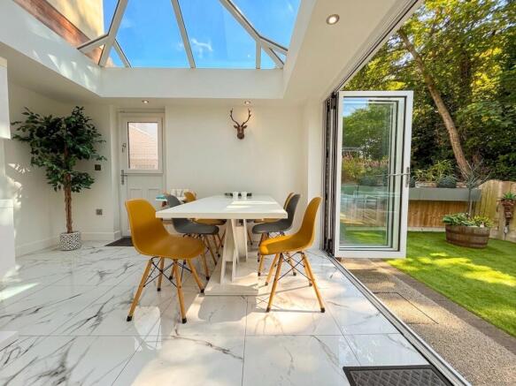 4 bed Detached for sale Image 8