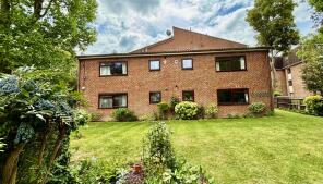 Flat 1, 47 Holmoaks House, Bromley Road, Beckenham BR3 5PA
