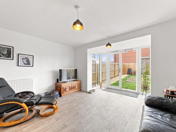 4 bed Semi-Detached for sale Image 4