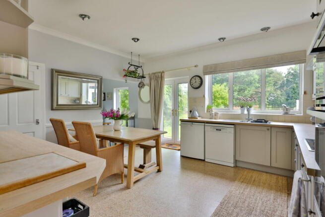 4 bed Detached for sale Image 8