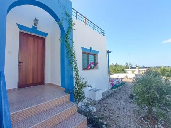 3 bedroom villa with beautiful sea views + partly furnished + 2 communal swimming pools + walking distance to the beach Image 9999 3
