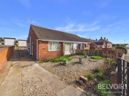 Mount Avenue, Stone, ST15