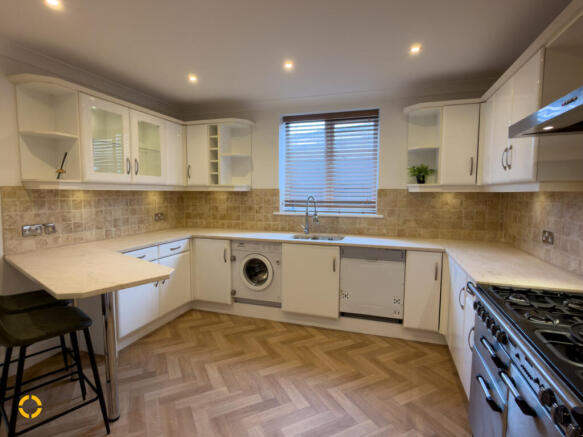 Flat 2, 94 North Promenade, Lytham St Annes FY8 2QP photo 4