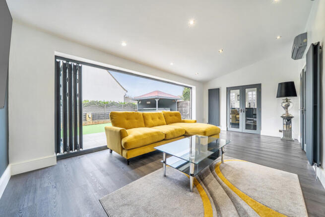 1421997-4-69a1ce9...