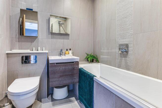 11. Bathroom.jpg