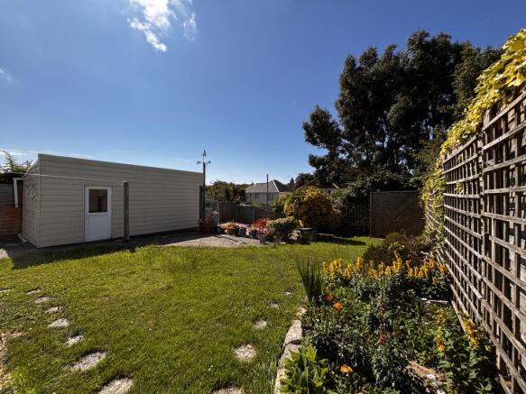 Garden & outbuilding