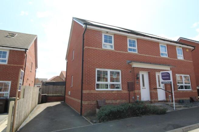 3 bed Semi-Detached for sale in pontefract