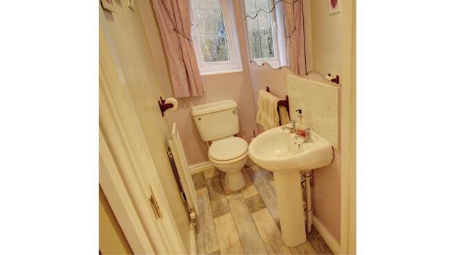 Ground Floor WC (2)