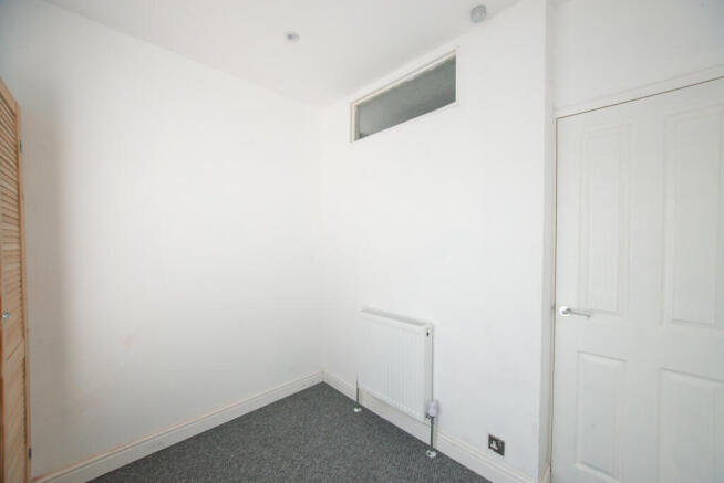 2 bed Terraced to rent Image 9