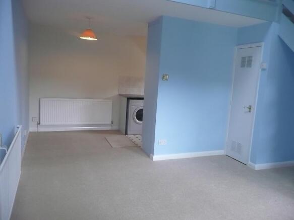 Living room (b)