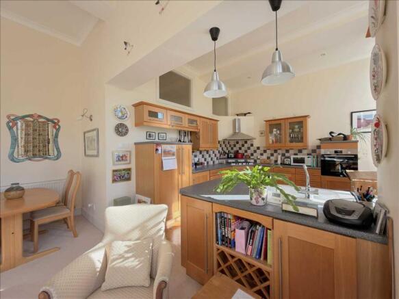 2 bed Flat for sale Image 6