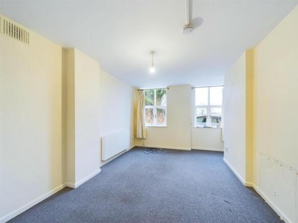 FLAT 4