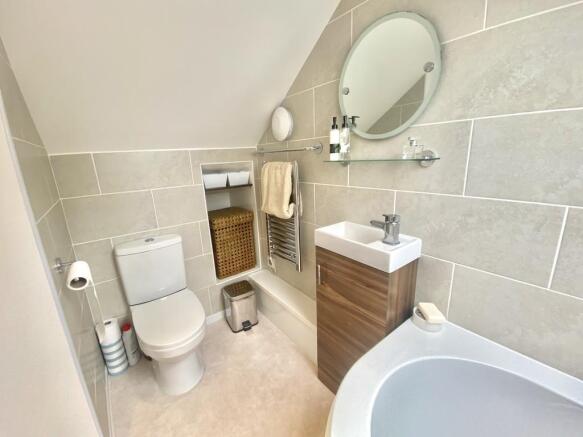 Ensuite to Bedroo...