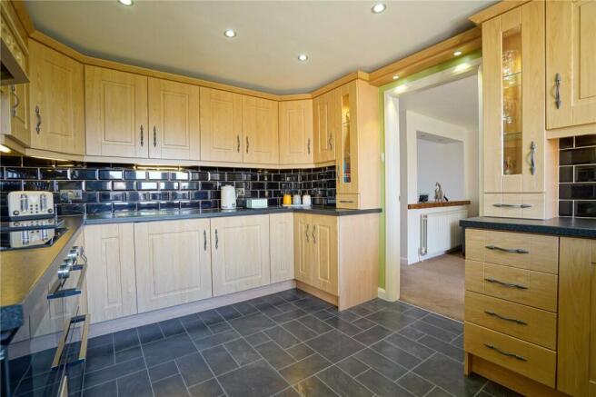 4 bed Detached for sale Image 10