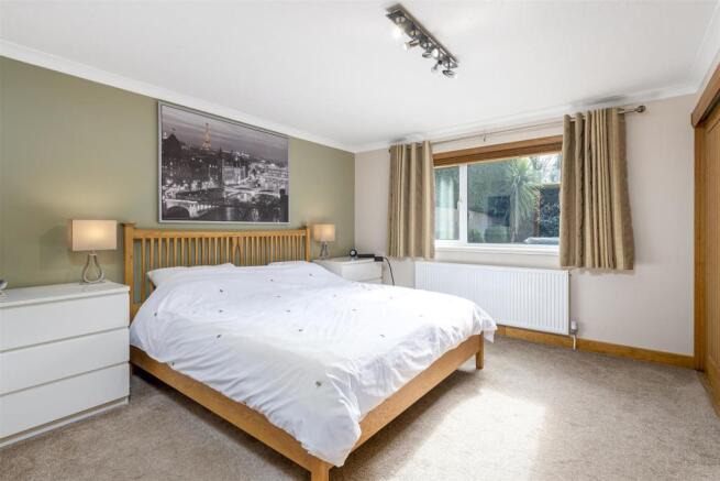 Bedroom_1_1.jpg