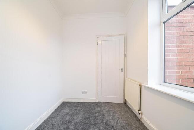 2 bed Terraced to rent Image 10