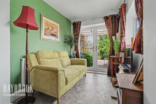 4 bed Semi-Detached for sale Image 8