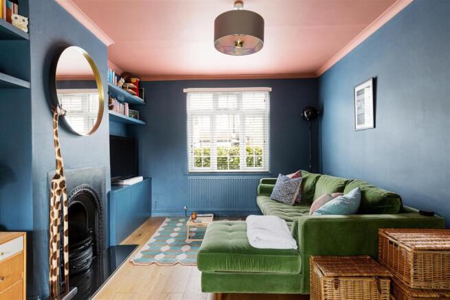 Douglas Avenue - E17