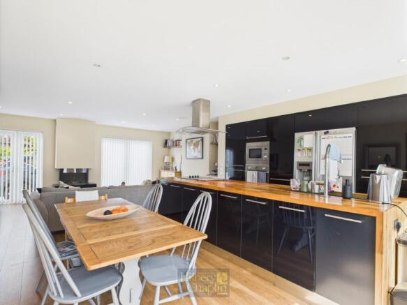 CAM02786G0-PR0165-STILL007