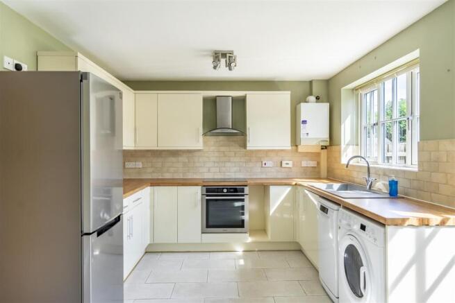 3 bed Semi-Detached to rent Image 7