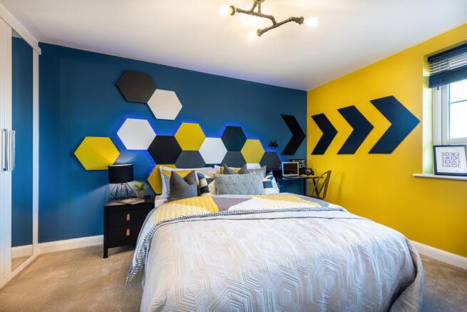 SPACIOUS DOUBLE BEDROOM