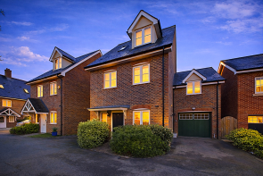 21, Adams Close, Horsham RH12 3UT