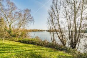 4, The Worple, Wraysbury, Staines-upon-thames TW19 5NY
