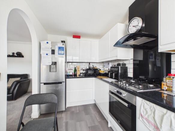 2 bed Apartment for sale Image 4