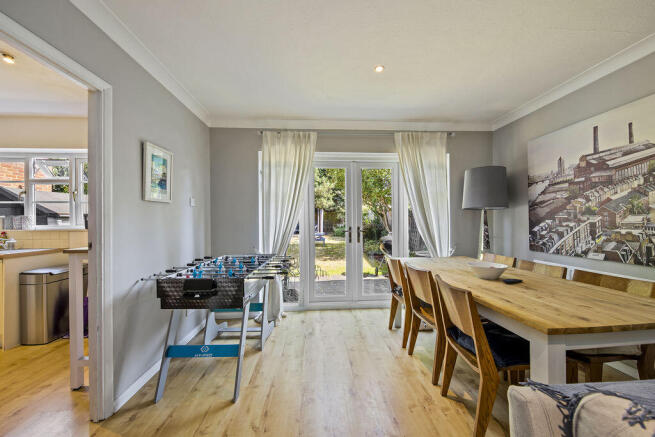 Seymour Close, East Molesey photo 4