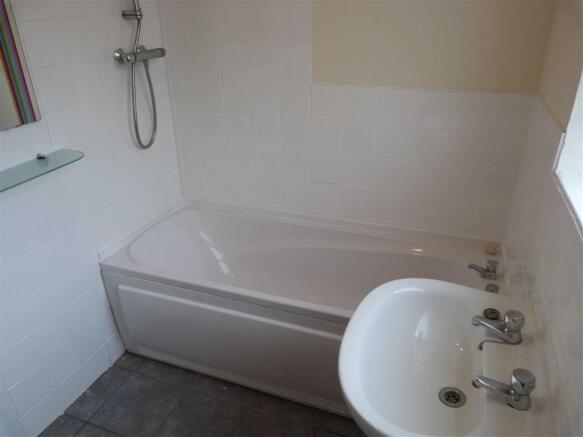 BATHROOM/WC
