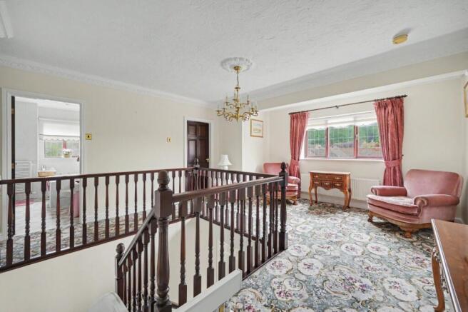 5 bed Detached for sale Image 9